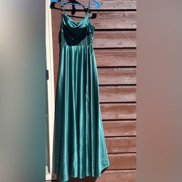 Women’s Emerald green cowl neck prom dress - Picture 1 of 8